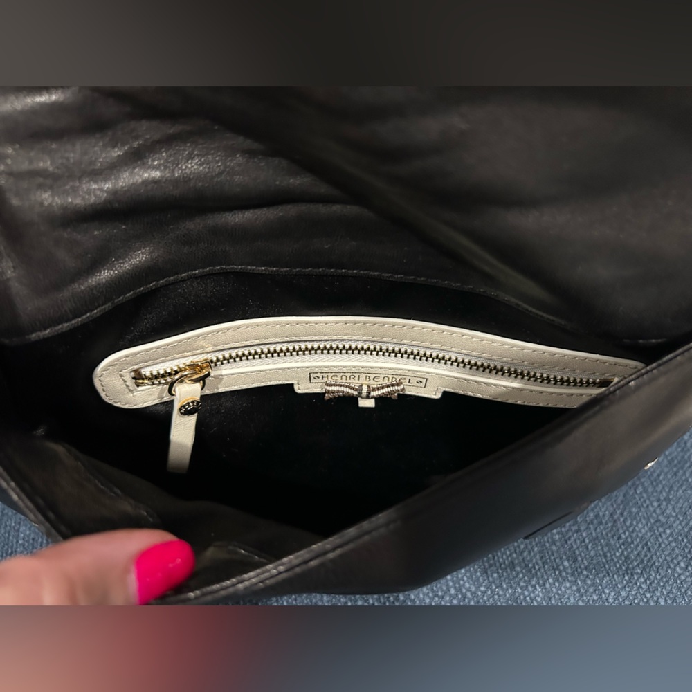 Henri Bendel's black/ silver grommet purse NWOT - Picture 6 of 10
